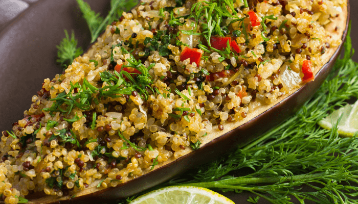 berenjenas rellenas de verduras y quinoa